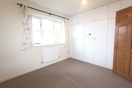 2 Bed Terraced House, Britton Close, SE6 - Photo 3