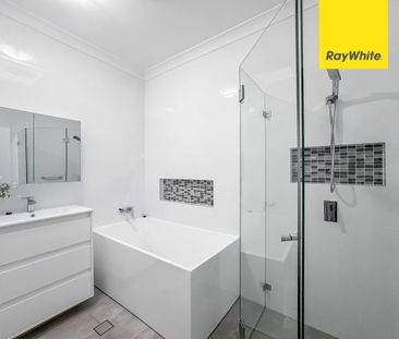 Waterside Well-appointed Home - Photo 5