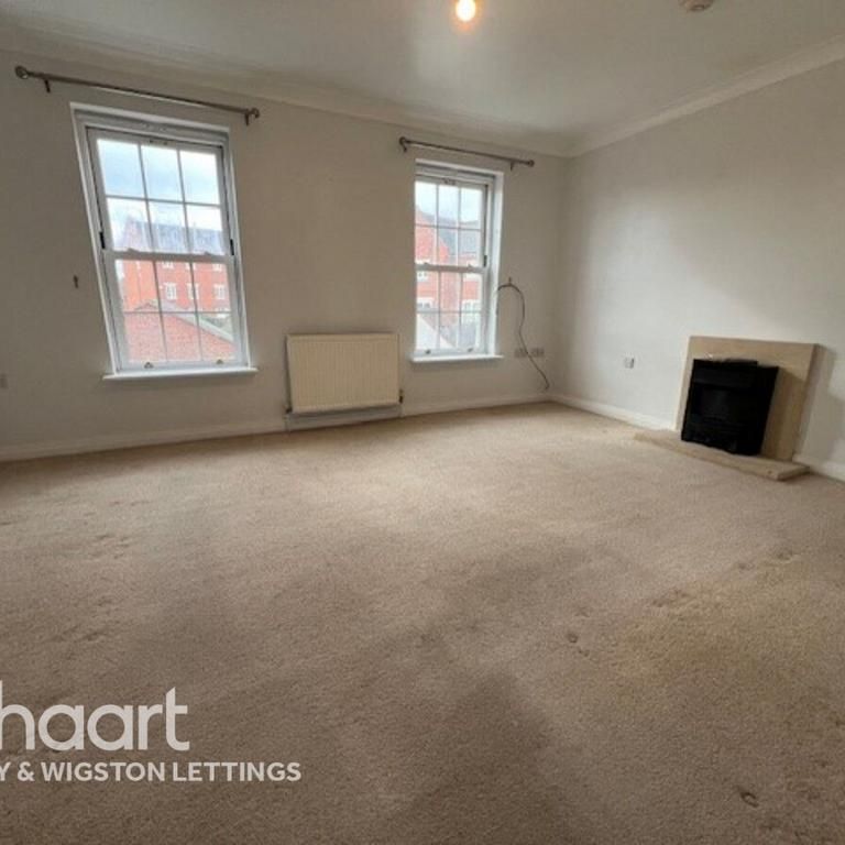 4 bedroom end of terrace house to rent - Photo 1