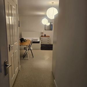 Room in a Shared House, Valentia Road, RG30 - Photo 3