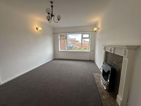 3 bedroom semi-detached bungalow to rent - Photo 2