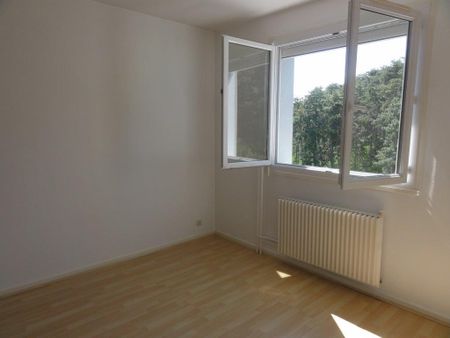 Location Appartement 2 pièces 43m² LE CREUSOT 71200 - Photo 2