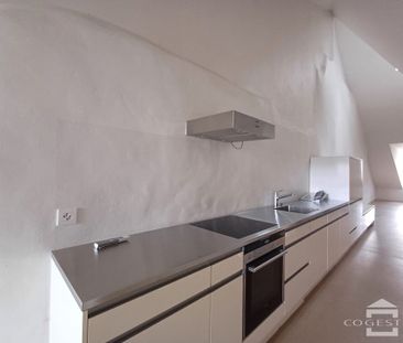 Appartement traversant avec une belle luminosité, centre ville! - Photo 2