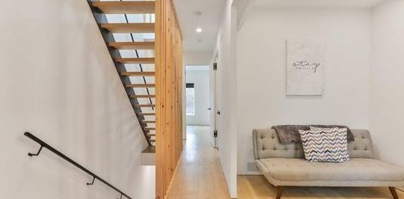 Gorgeous 2 Bed, 1 Bath with Private Patio and Impressive Design - Photo 2