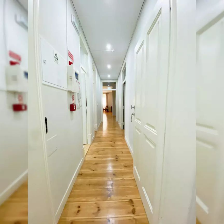 Modern 2-bedroom apartment for rent in Lisboa - Photo 1