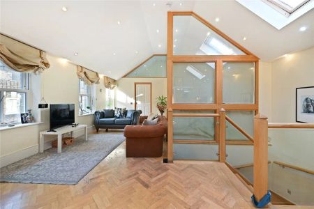 3 bedroom flat in London - Photo 4