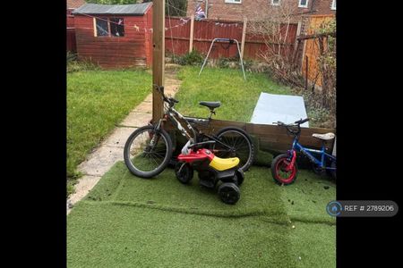 3 bedroom terraced house to rent - Photo 5