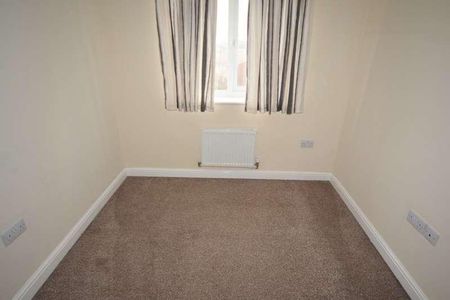 St James Gardens, Barrow-in-furness, Cumbria, LA14 - Photo 4