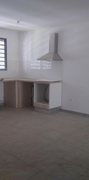 Location Appartement 2 pièces 49m² ST PIERRE 97410 - Photo 1