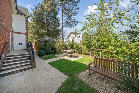 Langton Lodge, Staines-Upon-Thames - Photo 5