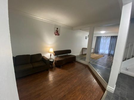 For Lease - 127 Fanshawe Drive, Brampton, Ontario - Photo 2