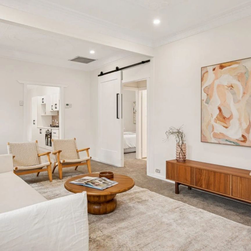 Beautifully Refreshed Family Home in Sought-After Hawthorne - Photo 1