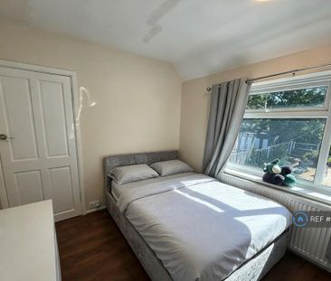 1 bedroom in a house share to rent - Photo 4