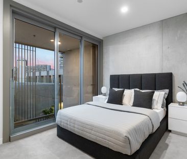 Exclusive Townhouse With 3x Secure Parking - Photo 1