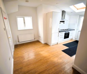 3 bedroom semi-detached house to rent - Photo 6