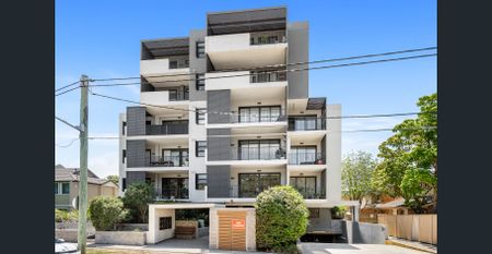 Contemporary Oversized Luxurious One Bedroom Apartment - Photo 2