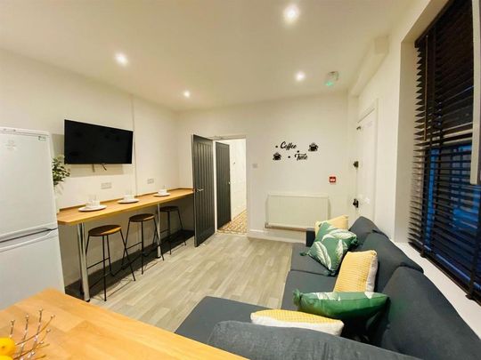 1 bedroom in a house share to rent - Photo 1