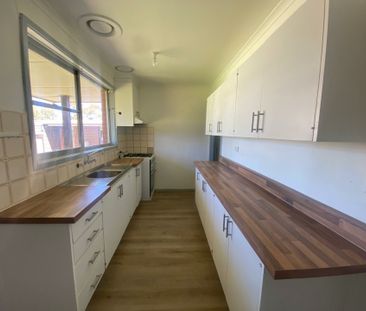 16 Village Drive, Hampton Park VIC - Photo 4