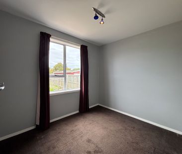 Spacious Living and Prime Location! - Photo 5