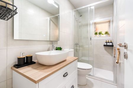 Carrer de Gaiarre, Barcelona, Catalonia 08014 - Photo 5