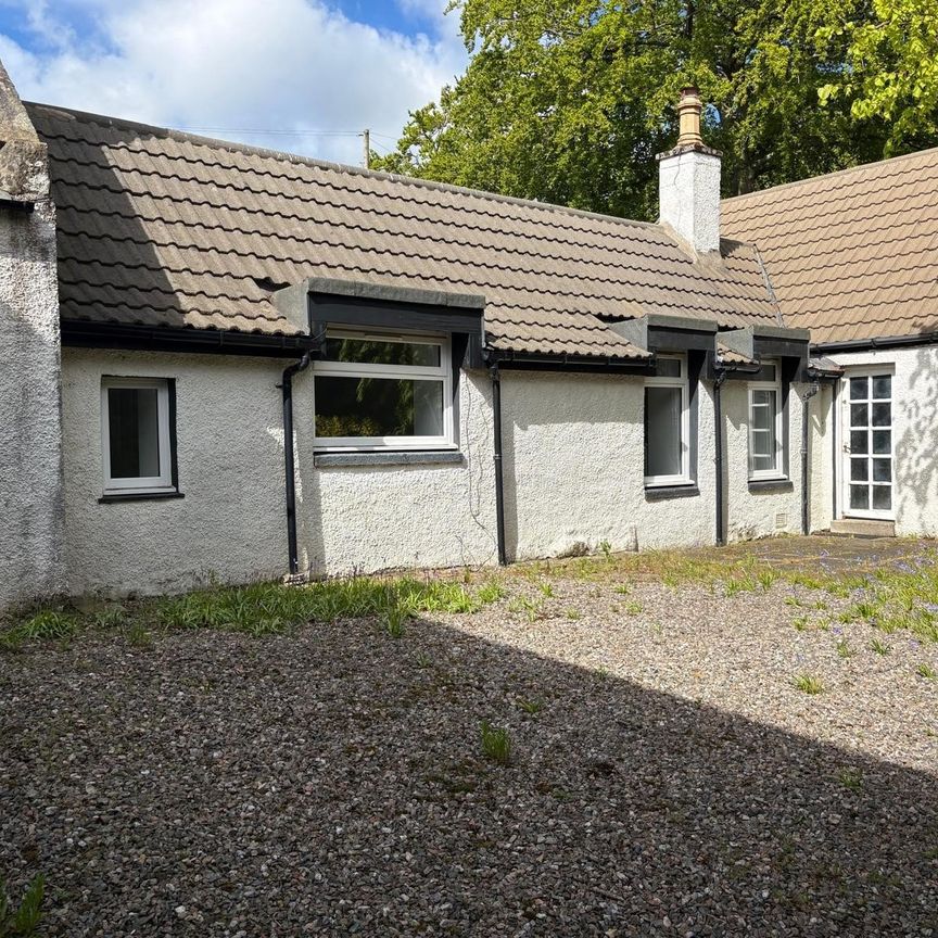 The Cottage, Craigton Road - Photo 1
