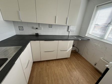 2 bedroom maisonette to rent - Photo 4