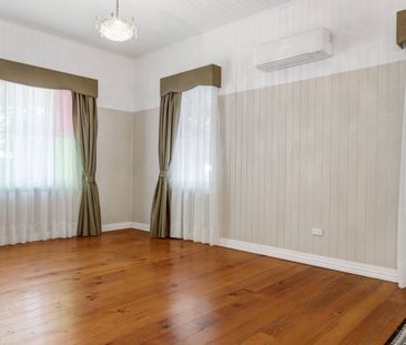 Charming Renovated Eastside Cottage - Photo 3