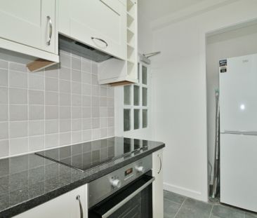 Latymer Court, Hammersmith Road, Hammersmith, London, W6 - Photo 6