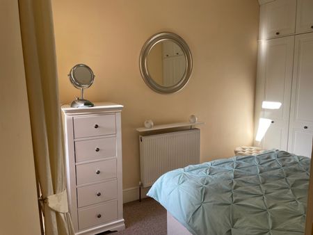 2 bedroom Semi Detached house for rent - Photo 5