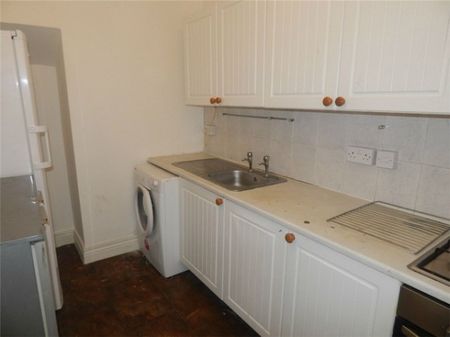 3 Bed - Manchester Road, Huddersfield, West Yorkshire - Photo 3