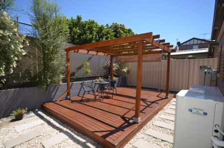 Modern 2 Bedroom Home - Photo 4