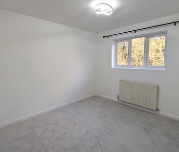 71 Queen Elizabeth Way, Old Woking - 3 bedrooms Property for lettin... - Photo 5