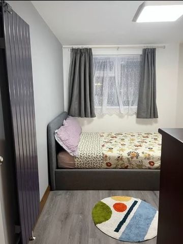 Room in a Shared House, Westmorland Close, E12 - Photo 5