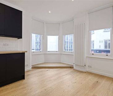 Set on the first floor of a popular mansion block in Bloomsbury, we... - Photo 1