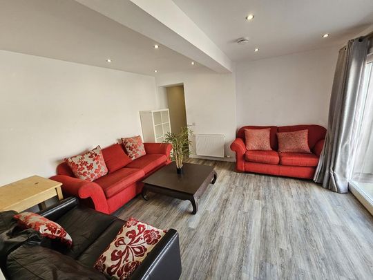 1 bedroom in a house share to rent - Photo 1