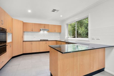 Stunning Five-Bedroom Family Home in Prime Warriewood Location - Photo 2