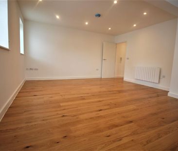 Broadway, Woking - 1 bedroomProperty for lettings - Seymours - Photo 2