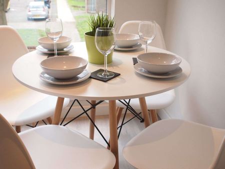 Sheldrick Close Room 6 - Photo 3