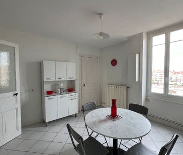 Location Appartement 1 pièce 44m² - Photo 3