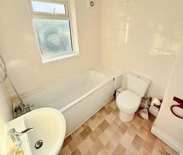 3 bedroom House To Let - Photo 4