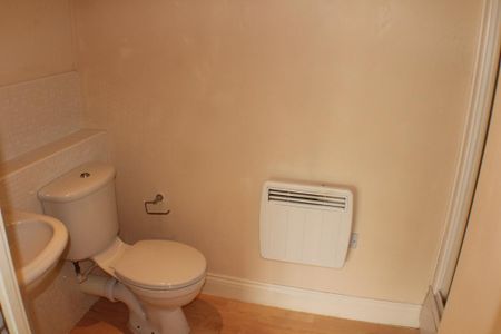 2 bedroom apartment to rent - Photo 4