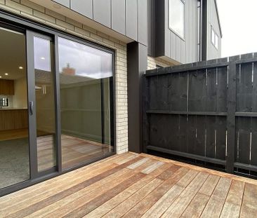 Beautiful 2-Bedroom in Te Atatu Peninsula - Photo 3