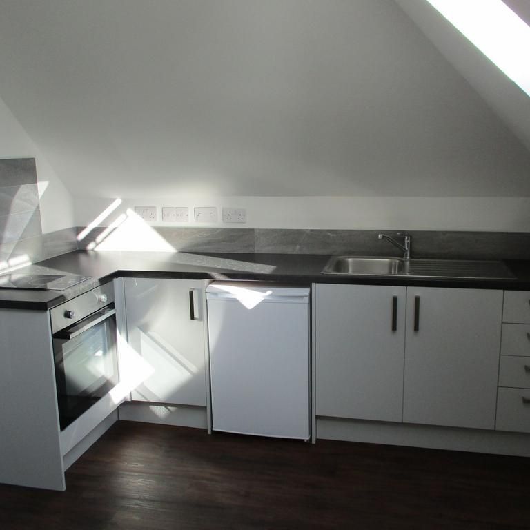 4 bedroom flat to rent - Photo 1