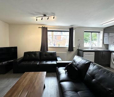 8 bedroom house to rent - Photo 2