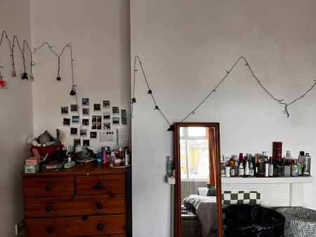 4 Bed Semi-Detached House, Green Lanes, N4 - Photo 3