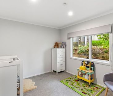 Sunny, west facing, low maintainance - Photo 3