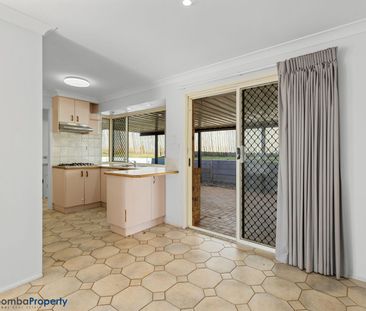 WELL PRESESNTED FAMILY HOME AWAITS! - Photo 6