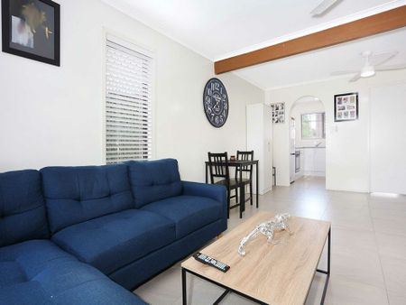 Townhouse with Pool Access - Close to M1! - Photo 2