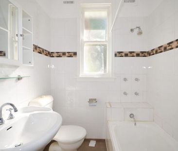 Family Home for Rent - 50 Janice Street, Seven Hills - Photo 4