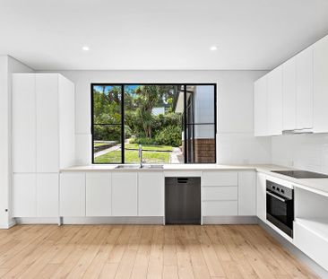 Renovated Four Bedroom Family Home - Photo 4